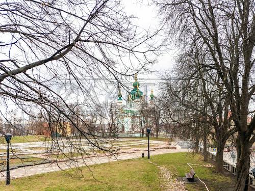 комерційна за адресою Володимирська вул., 4