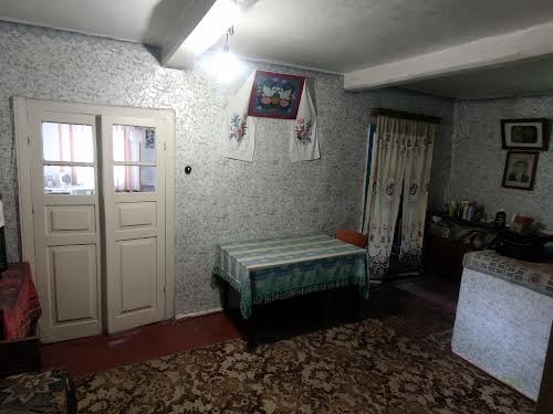 дом по адресу с. Александровка, Центральна, 102