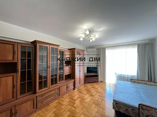 квартира за адресою Драгоманова вул., 44-А