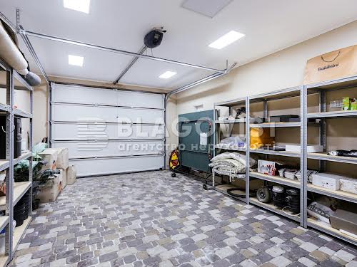 будинок за адресою с. Вишеньки, Футбольна, 3