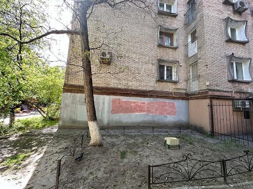 комерційна за адресою Саксаганського, 45