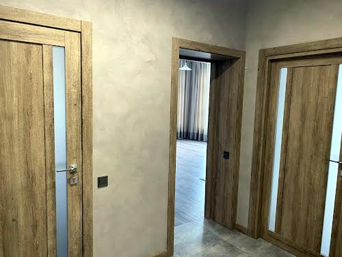 комерційна за адресою Кловський узвіз, 7a