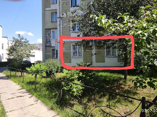 комерційна за адресою Драгоманова вул., 23