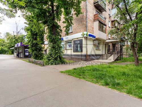 комерційна за адресою Салютна вул., 17