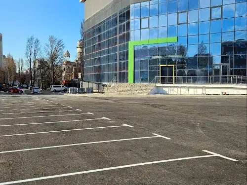 комерційна за адресою Миколи Бажана просп., 17