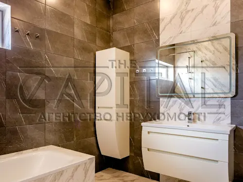 будинок за адресою с. Нові Петрівці, озерна, 1