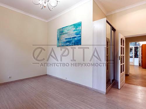 комерційна за адресою Лютеранська вул., 12