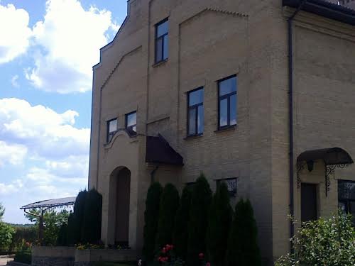 будинок за адресою с. Вишеньки, Урожайна, 13