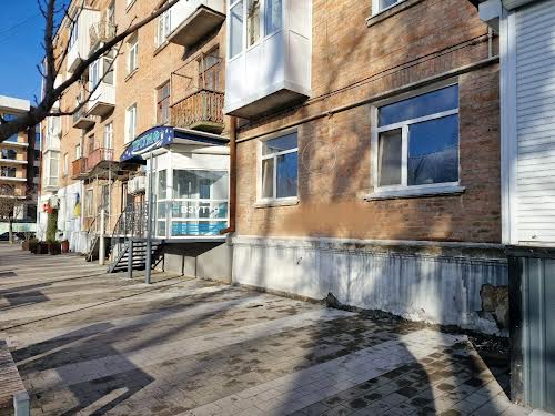 комерційна за адресою Леся Курбаса вул., 7/1