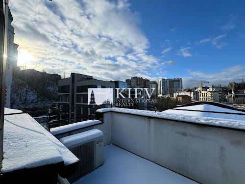 комерційна за адресою Кожум'яцька вул., 10