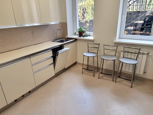 комерційна за адресою Омелютинська вул., 22