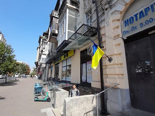комерційна за адресою Володимирська вул., 81а