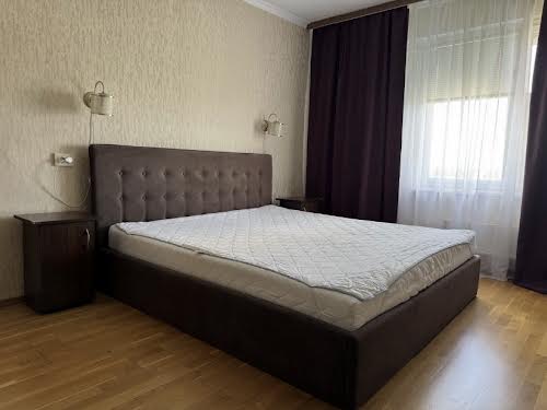 квартира за адресою Салютна вул., 42/46