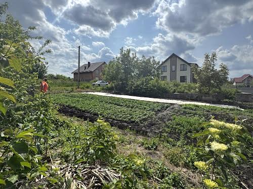 участок по адресу Стуса