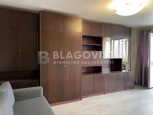 квартира за адресою Рональда Рейгана вул., 10