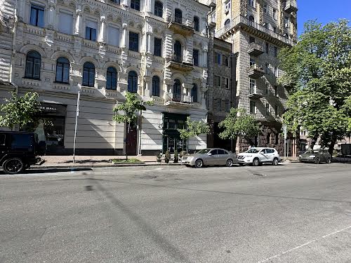 комерційна за адресою Архітектора Городецького вул., 4