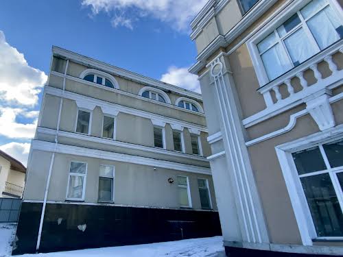комерційна за адресою Золотоустівська вул., 23