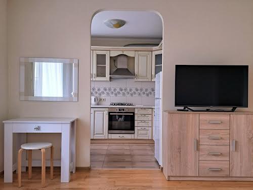 квартира за адресою Салютна, 4а