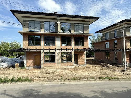будинок за адресою с. Лісники, Родини Рубанів вул., 9
