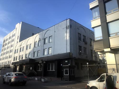 комерційна за адресою Почайнинська вул., 38