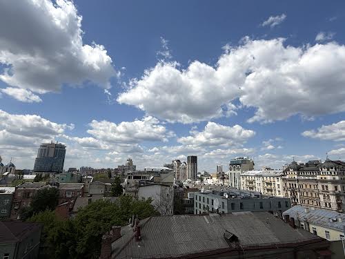 комерційна за адресою Богдана Хмельницького вул., 23