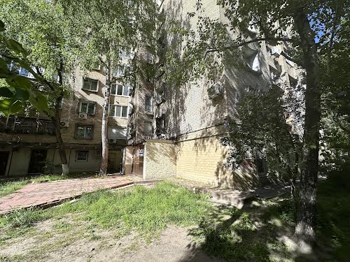 комерційна за адресою Саксаганського, 45