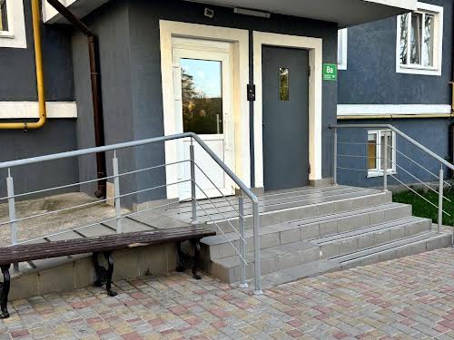 комерційна за адресою Білокур вул. (Курська), 8а