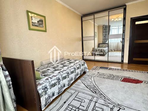 квартира за адресою Бориспільська вул., 4