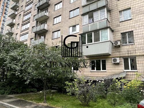 комерційна за адресою Предславинська вул., 51