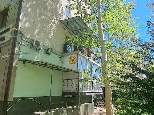 комерційна за адресою Незалежності вул., 18а
