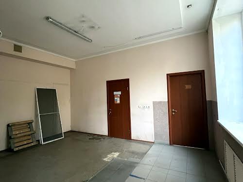 комерційна за адресою Антонова вул., 16