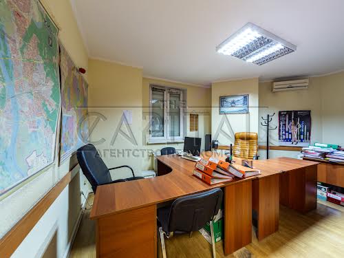 комерційна за адресою Раїси Окіпної вул., 4