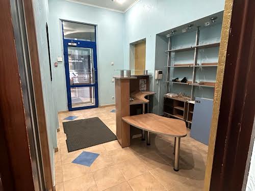 комерційна за адресою Саксаганського вул., 147/5