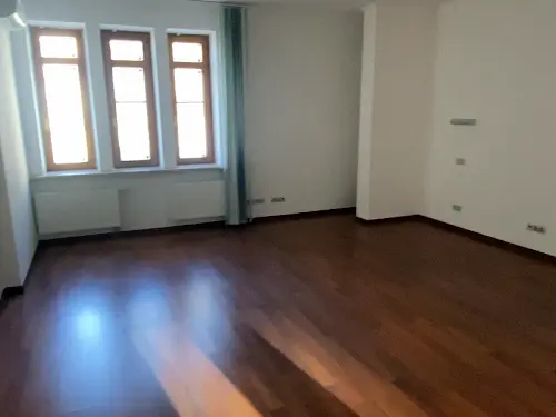 комерційна за адресою Крутий узвіз, 7