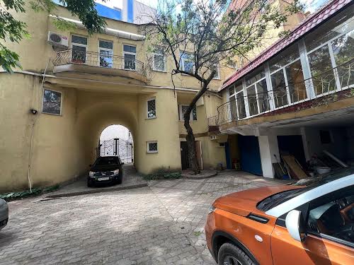комерційна за адресою Громадянська вул., 5