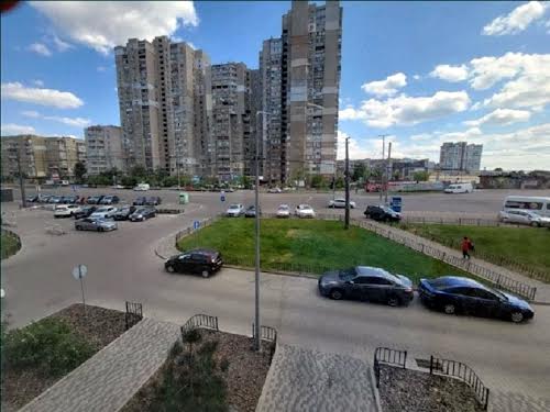 комерційна за адресою Ревуцького вул., 40-В