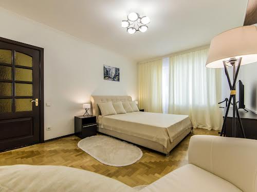 квартира за адресою Ревуцького вул., 42