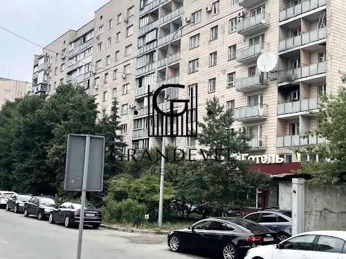 комерційна за адресою Предславинська вул., 51