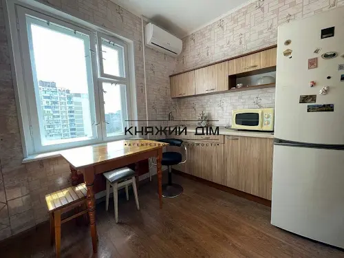 квартира за адресою Ревуцького вул., 18-А