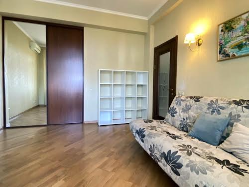 квартира за адресою Лабораторна вул., 8