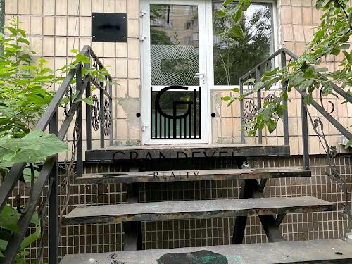 комерційна за адресою Предславинська вул., 51