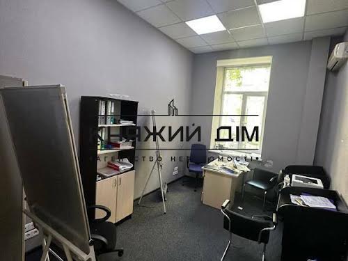 комерційна за адресою Володимирська вул., 11