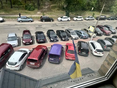 комерційна за адресою Автопаркова вул., 7