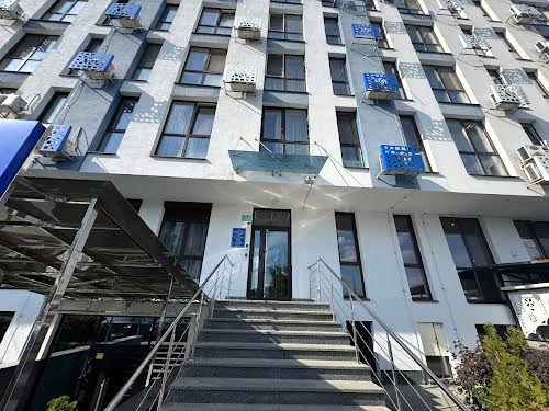 комерційна за адресою Центральна вул., 21-Б