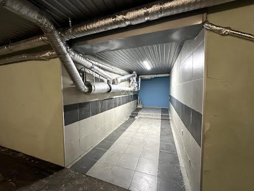 комерційна за адресою Саксаганського, 45