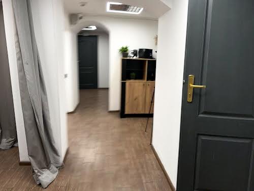 комерційна за адресою Прорізна вул., 9