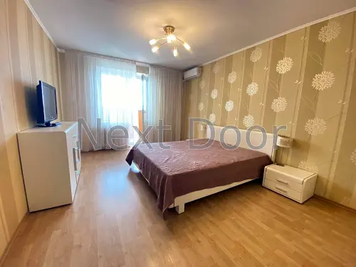 квартира за адресою Богатирська вул., 6/1