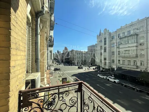 комерційна за адресою Саксаганського вул., 28