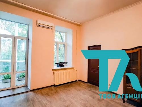 комерційна за адресою Саксаганського вул., 103