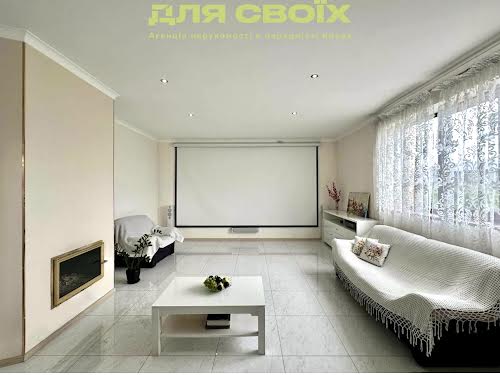 будинок за адресою с. Гатне, Кленова вул., 10